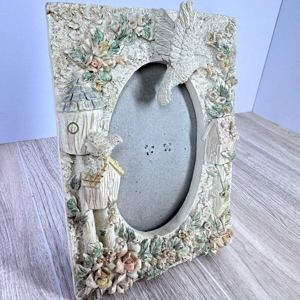 Cottage Bird Floral Picture Frame Oval Photo Opening Resin‎ Cottagecore Decor